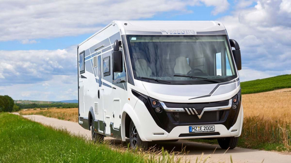 Celointegrovaný obytný vůz Mobilvetta KEA I 86 model 2025 automat 180 PS skladem ML do 3500 Kg